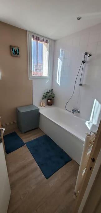 Simplicite Et Calme En Appartement A 伊苏瓦尔 外观 照片